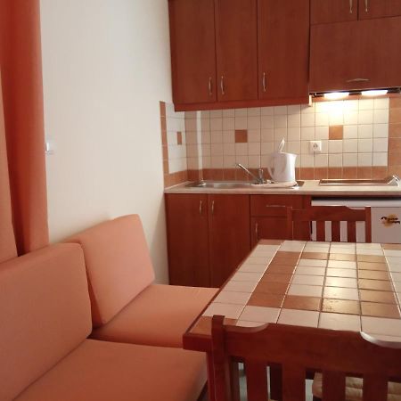 Malou Apartments คาโตดารัตโซ ภายนอก รูปภาพ
