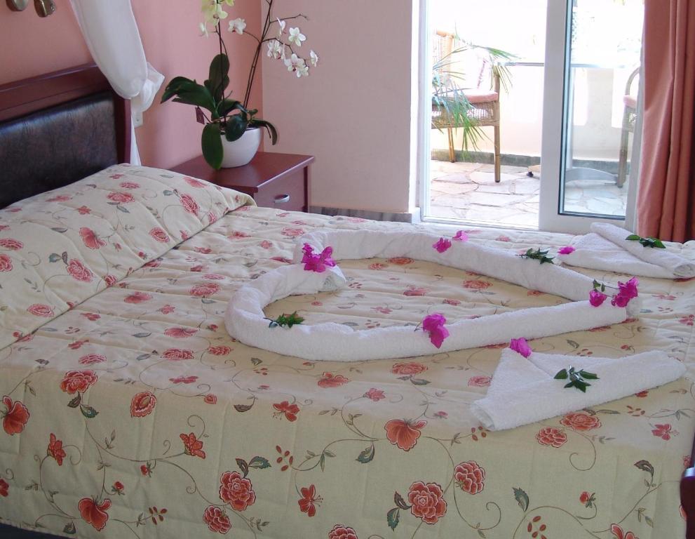 Malou Apartments คาโตดารัตโซ ห้อง รูปภาพ