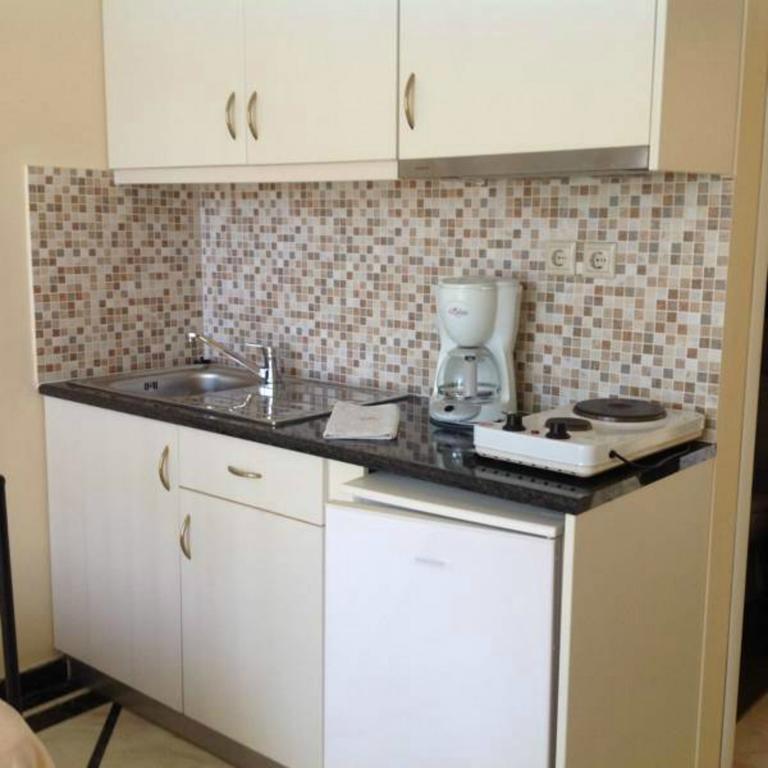 Malou Apartments คาโตดารัตโซ ภายนอก รูปภาพ