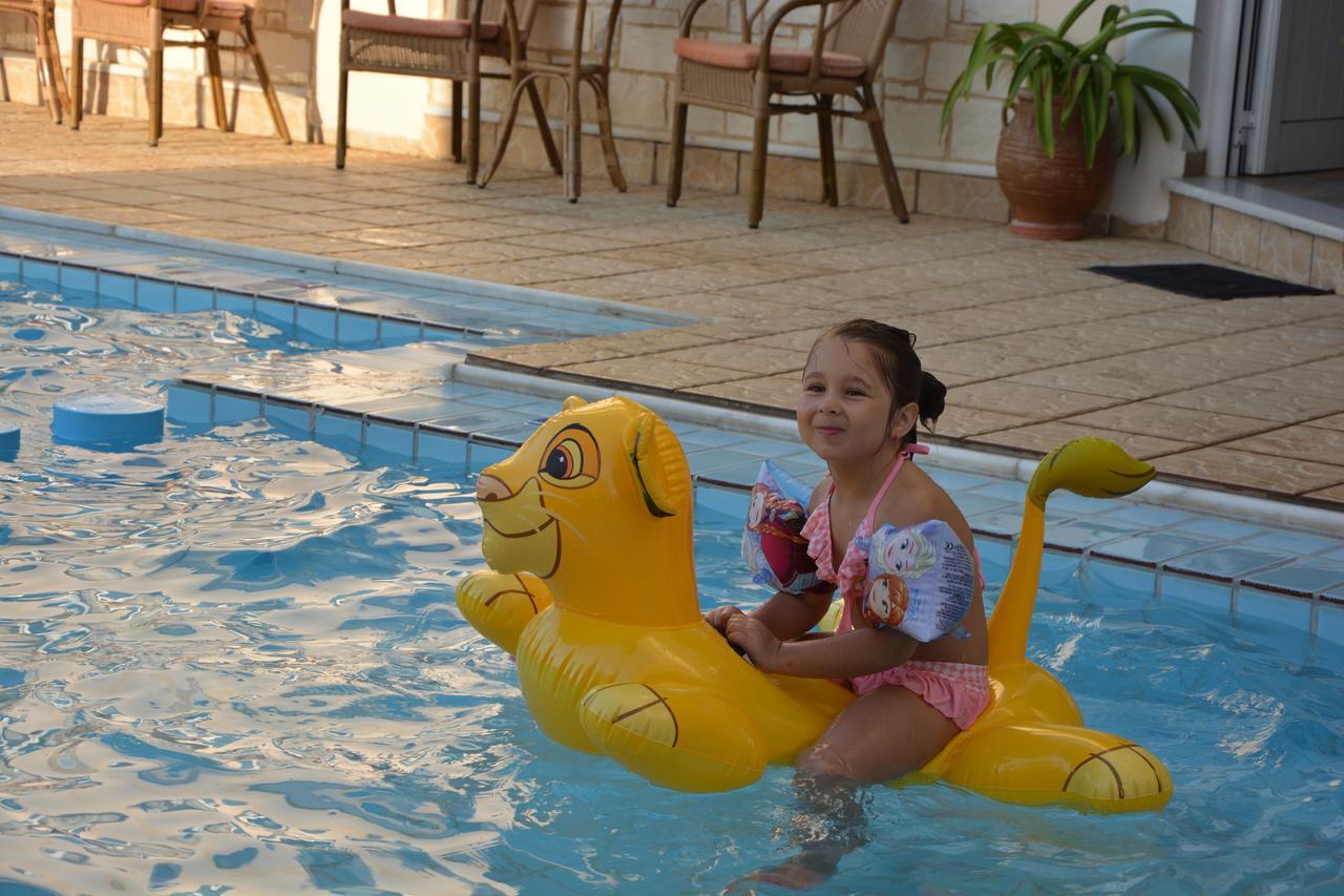 Malou Apartments คาโตดารัตโซ ภายนอก รูปภาพ